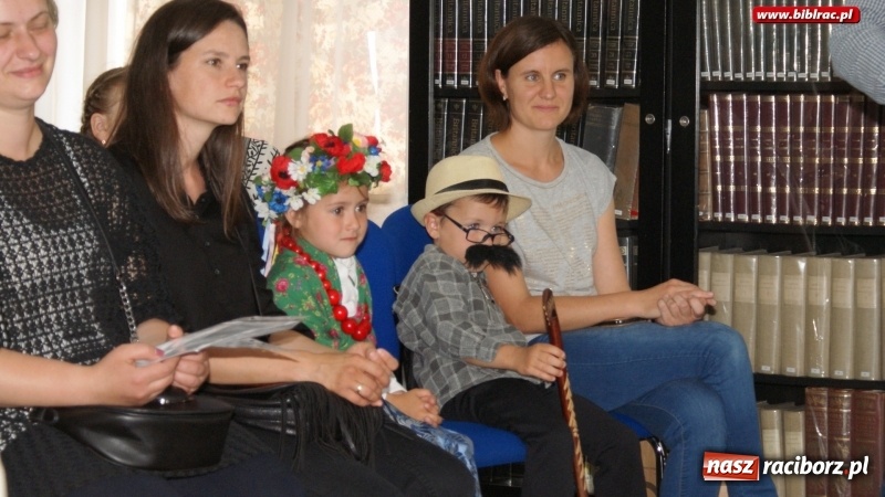 Zdjęcie w galerii na portalu naszraciborz.pl: Tukej piyknie godomy po raz dziesiąty w raciborskiej bibliotece wiadomości z regionu