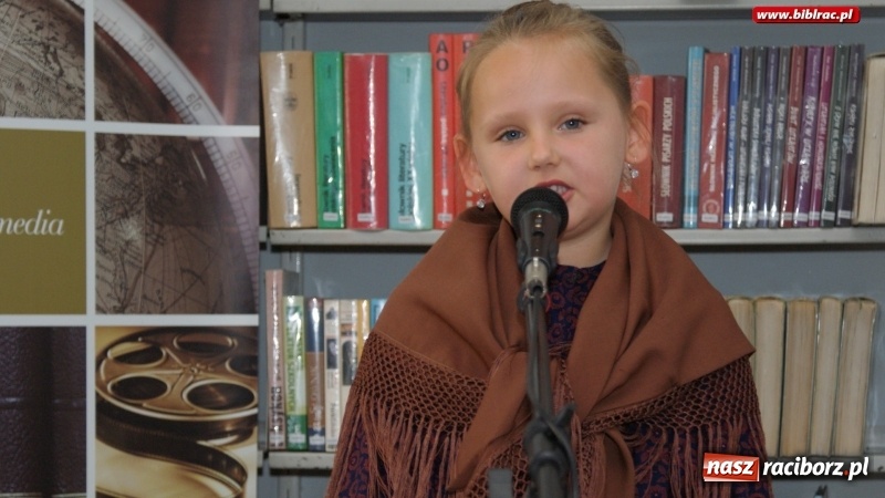 Zdjęcie w galerii na portalu naszraciborz.pl: Tukej piyknie godomy po raz dziesiąty w raciborskiej bibliotece wiadomości z regionu