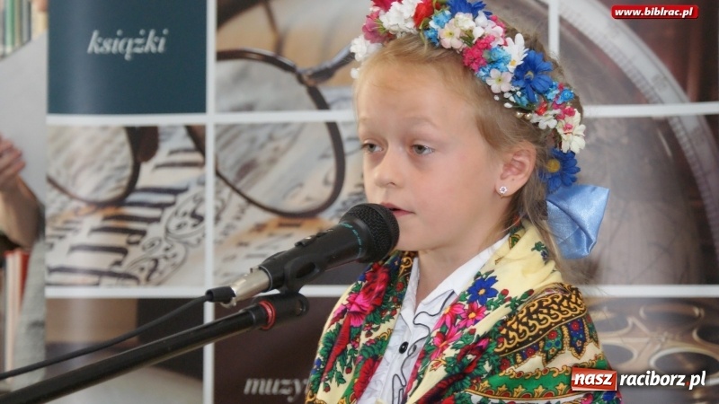 Zdjęcie w galerii na portalu naszraciborz.pl: Tukej piyknie godomy po raz dziesiąty w raciborskiej bibliotece wiadomości z regionu