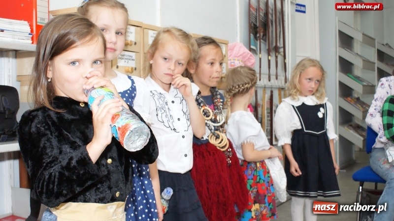 Zdjęcie w galerii na portalu naszraciborz.pl: Tukej piyknie godomy po raz dziesiąty w raciborskiej bibliotece wiadomości z regionu