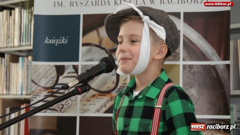 Zdjęcie w galerii na portalu naszraciborz.pl: Tukej piyknie godomy po raz dziesiąty w raciborskiej bibliotece wiadomości z regionu