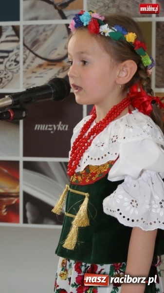 Zdjęcie w galerii na portalu naszraciborz.pl: Tukej piyknie godomy po raz dziesiąty w raciborskiej bibliotece wiadomości z regionu