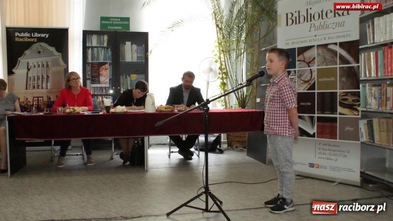 Zdjęcie w galerii na portalu naszraciborz.pl: Tukej piyknie godomy po raz dziesiąty w raciborskiej bibliotece wiadomości z regionu