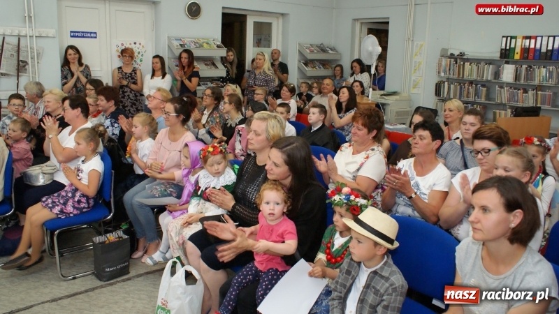 Zdjęcie w galerii na portalu naszraciborz.pl: Tukej piyknie godomy po raz dziesiąty w raciborskiej bibliotece wiadomości z regionu