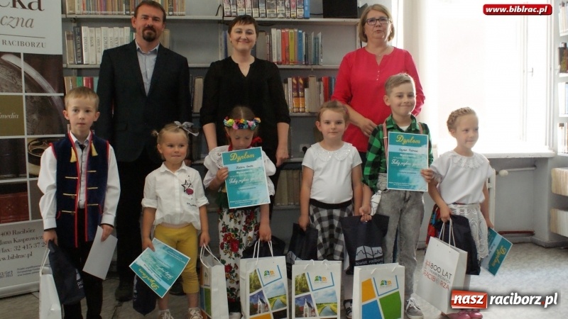 Zdjęcie w galerii na portalu naszraciborz.pl: Tukej piyknie godomy po raz dziesiąty w raciborskiej bibliotece wiadomości z regionu