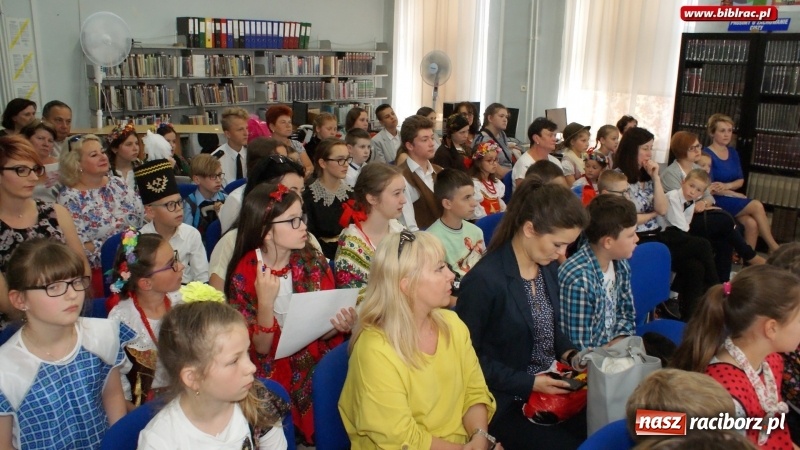 Zdjęcie w galerii na portalu naszraciborz.pl: Tukej piyknie godomy po raz dziesiąty w raciborskiej bibliotece wiadomości z regionu