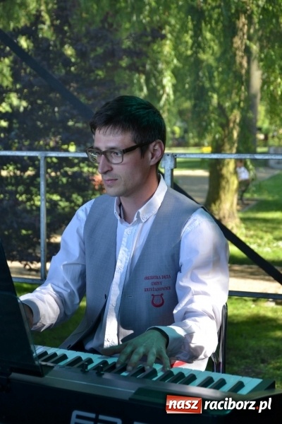 Zdjęcie w galerii na portalu naszraciborz.pl: Majowy festyn przy zamku w Chałupkach  wiadomości z regionu