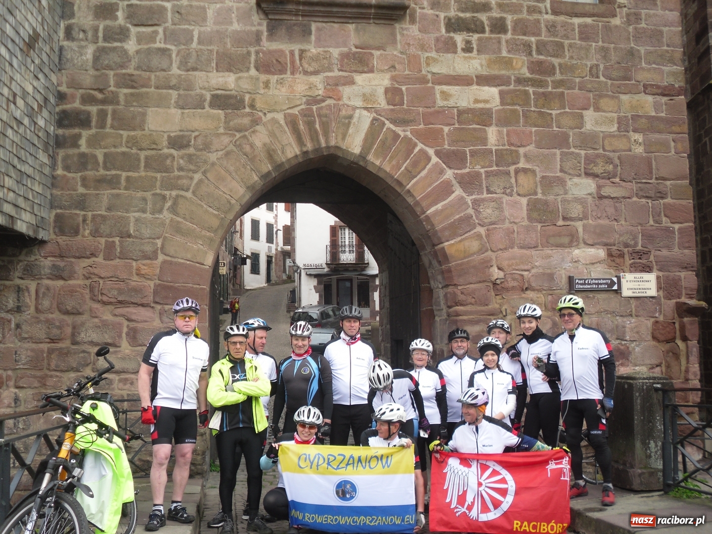 Zdjęcie w galerii na portalu naszraciborz.pl: Rowerowy Cyprzanów pielgrzymował szlakiem świętego Jakuba wiadomości z regionu