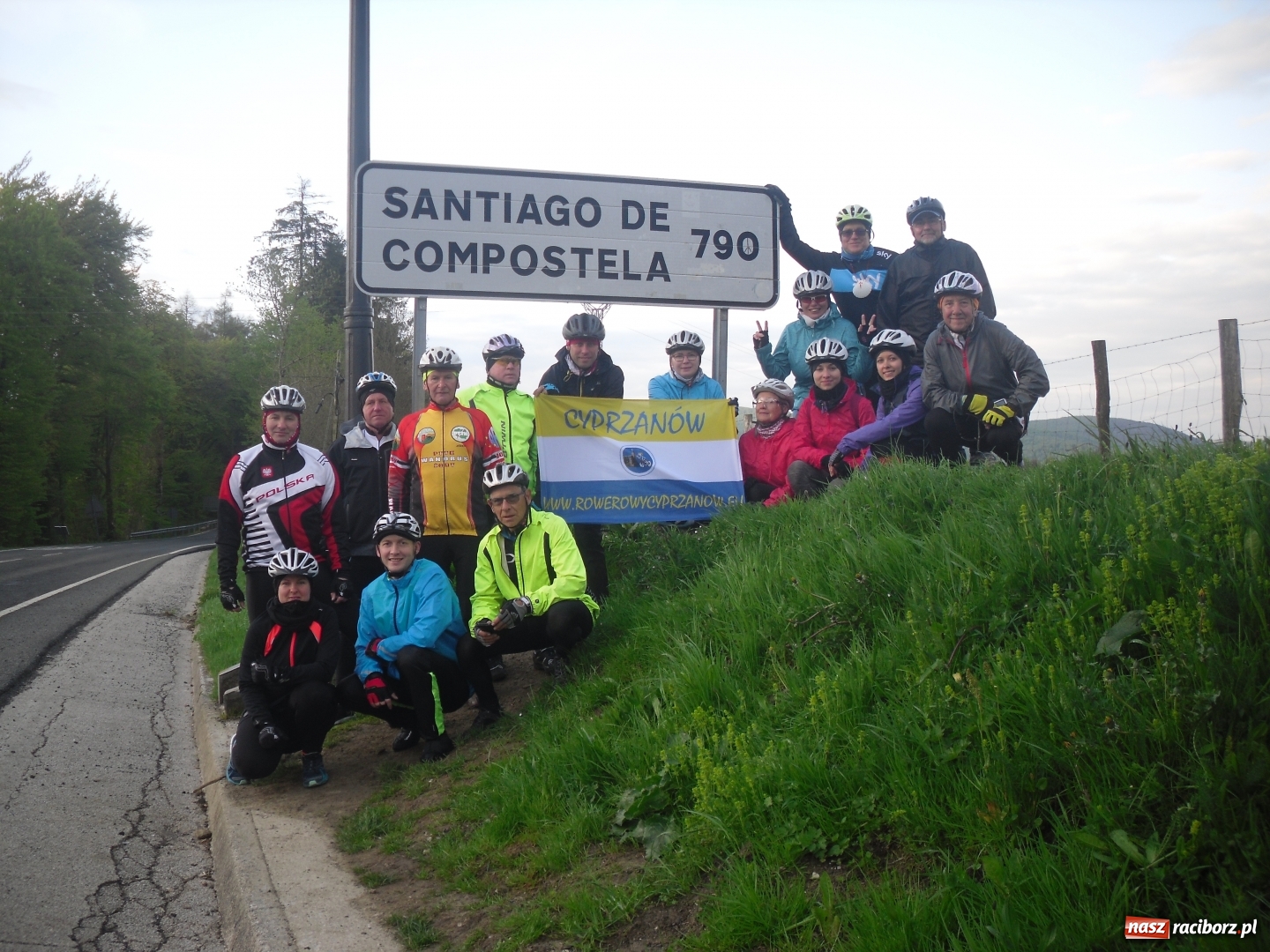 Zdjęcie w galerii na portalu naszraciborz.pl: Rowerowy Cyprzanów pielgrzymował szlakiem świętego Jakuba wiadomości z regionu
