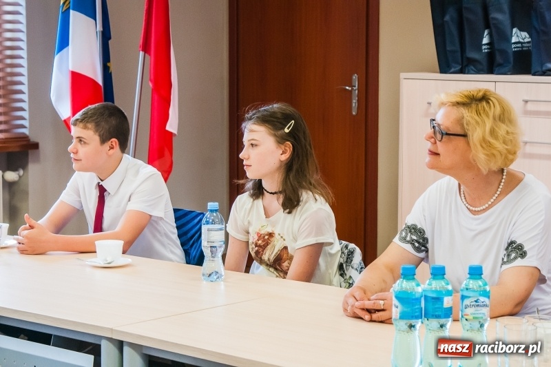 Zdjęcie w galerii na portalu naszraciborz.pl: Sonia Janeczek z SP15 powiatową Mistrzynią Ortografii wiadomości z regionu