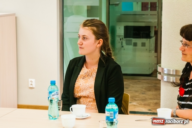 Zdjęcie w galerii na portalu naszraciborz.pl: Sonia Janeczek z SP15 powiatową Mistrzynią Ortografii wiadomości z regionu