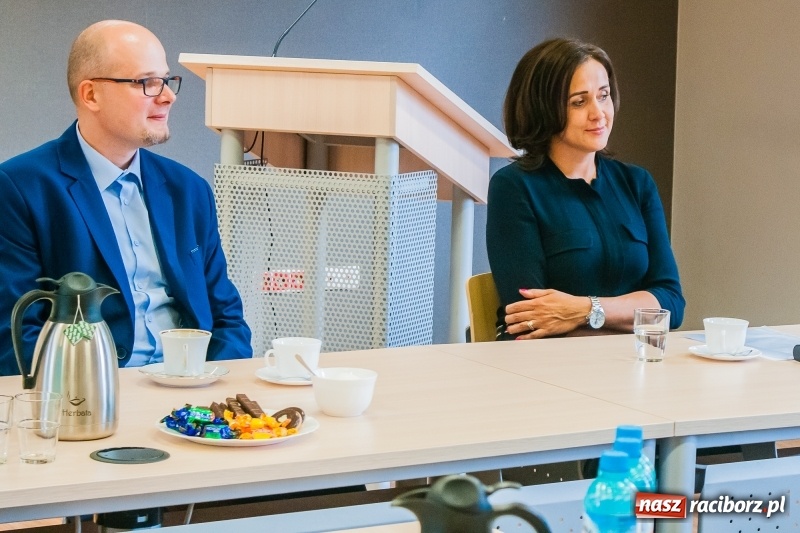 Zdjęcie w galerii na portalu naszraciborz.pl: Sonia Janeczek z SP15 powiatową Mistrzynią Ortografii wiadomości z regionu