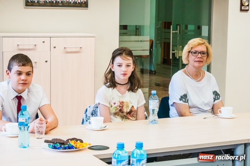 Zdjęcie w galerii na portalu naszraciborz.pl: Sonia Janeczek z SP15 powiatową Mistrzynią Ortografii wiadomości z regionu