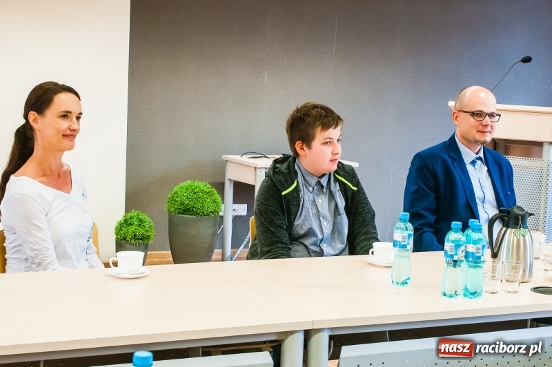 Zdjęcie w galerii na portalu naszraciborz.pl: Sonia Janeczek z SP15 powiatową Mistrzynią Ortografii wiadomości z regionu