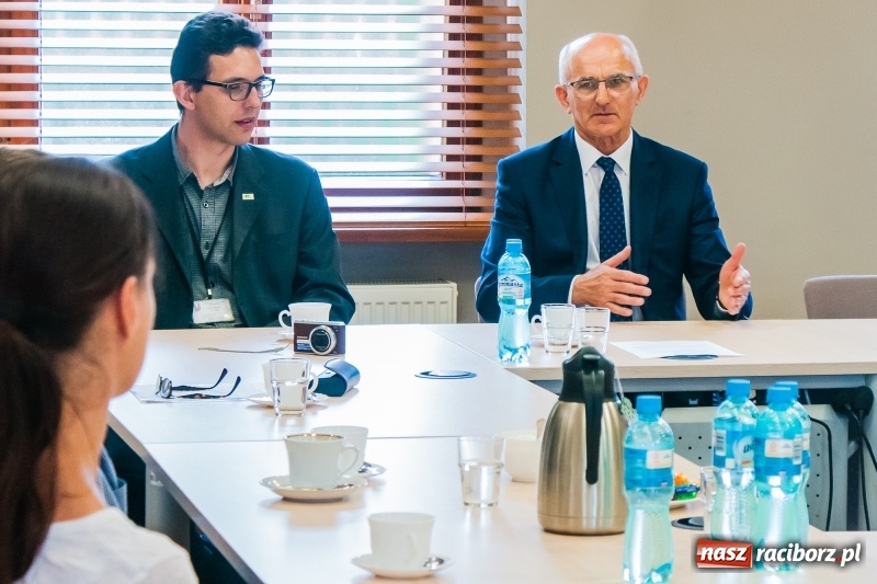 Zdjęcie w galerii na portalu naszraciborz.pl: Sonia Janeczek z SP15 powiatową Mistrzynią Ortografii wiadomości z regionu