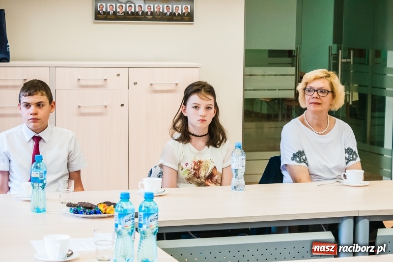 Zdjęcie w galerii na portalu naszraciborz.pl: Sonia Janeczek z SP15 powiatową Mistrzynią Ortografii wiadomości z regionu