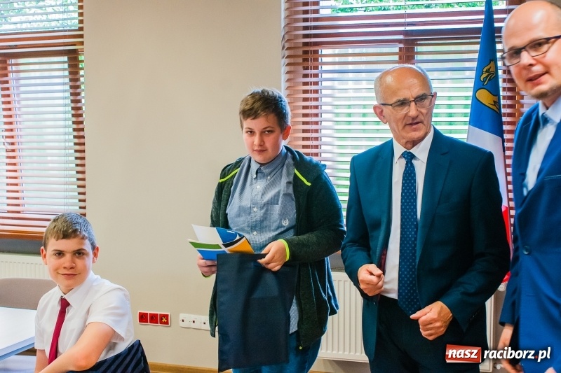 Zdjęcie w galerii na portalu naszraciborz.pl: Sonia Janeczek z SP15 powiatową Mistrzynią Ortografii wiadomości z regionu