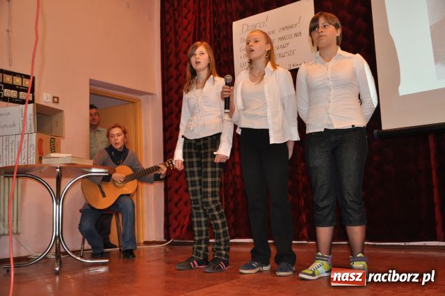 Zdjęcie w galerii na portalu naszraciborz.pl: Święto Szkoły w Borucinie wiadomości z regionu