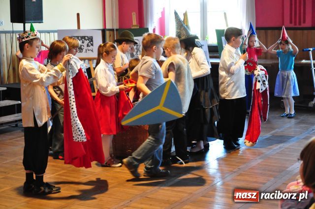 Zdjęcie w galerii na portalu naszraciborz.pl: Święto Szkoły w Borucinie wiadomości z regionu