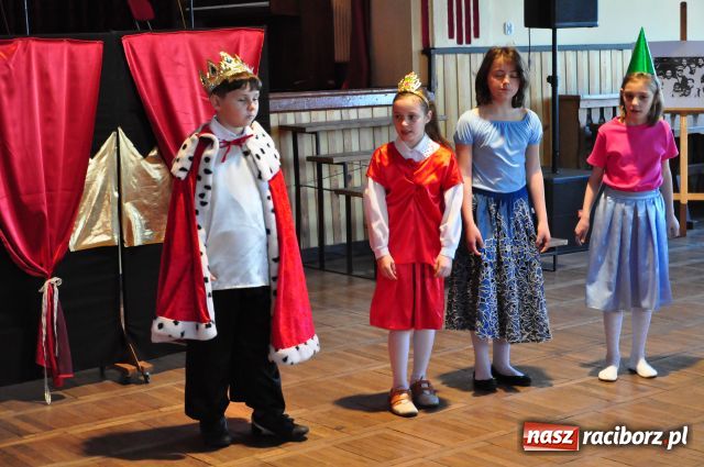 Zdjęcie w galerii na portalu naszraciborz.pl: Święto Szkoły w Borucinie wiadomości z regionu