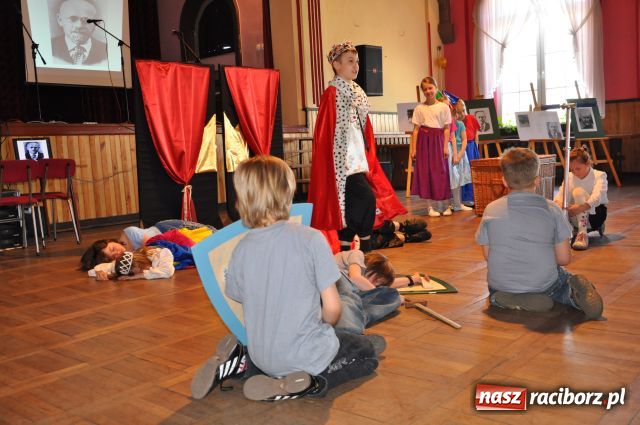 Zdjęcie w galerii na portalu naszraciborz.pl: Święto Szkoły w Borucinie wiadomości z regionu