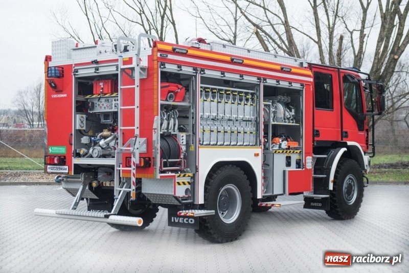 Zdjęcie w galerii na portalu naszraciborz.pl: Raciborscy strażacy mają nowy wóz bojowy do akcji w trudnym terenie wiadomości z regionu