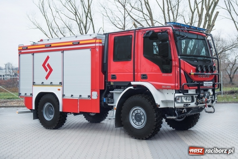 Zdjęcie w galerii na portalu naszraciborz.pl: Raciborscy strażacy mają nowy wóz bojowy do akcji w trudnym terenie wiadomości z regionu
