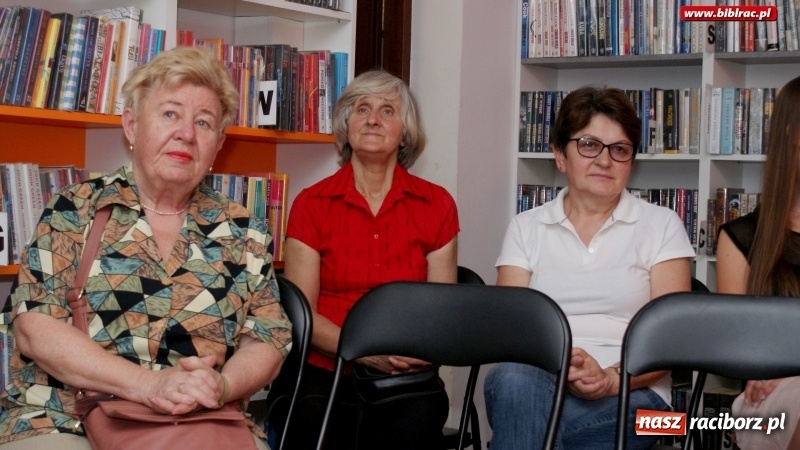 Zdjęcie w galerii na portalu naszraciborz.pl: Rowerem wokół Matterhorn. Spotkanie ze Zbigniewem Kręciszem w bibliotece wiadomości z regionu