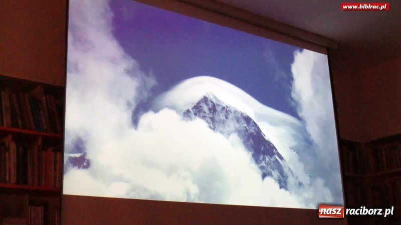 Zdjęcie w galerii na portalu naszraciborz.pl: Rowerem wokół Matterhorn. Spotkanie ze Zbigniewem Kręciszem w bibliotece wiadomości z regionu