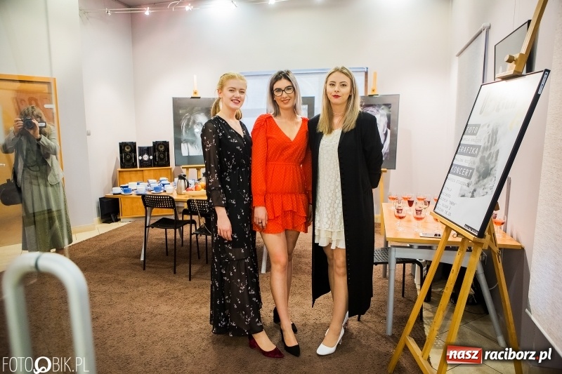 Zdjęcie w galerii na portalu naszraciborz.pl: Uczennice Liceum Plastycznego pokazały swoje prace w Galerii OBOK wiadomości z regionu
