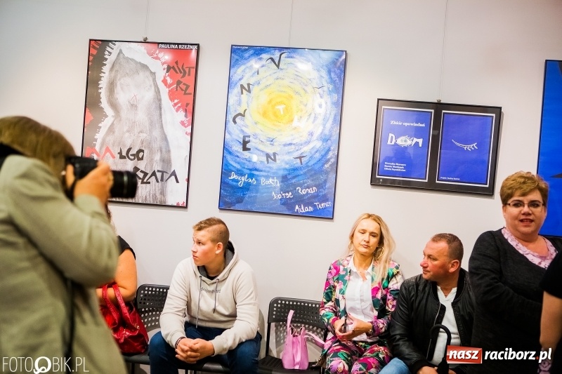 Zdjęcie w galerii na portalu naszraciborz.pl: Uczennice Liceum Plastycznego pokazały swoje prace w Galerii OBOK wiadomości z regionu