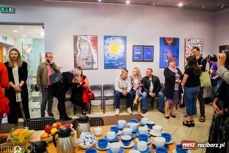 Zdjęcie w galerii na portalu naszraciborz.pl: Uczennice Liceum Plastycznego pokazały swoje prace w Galerii OBOK wiadomości z regionu