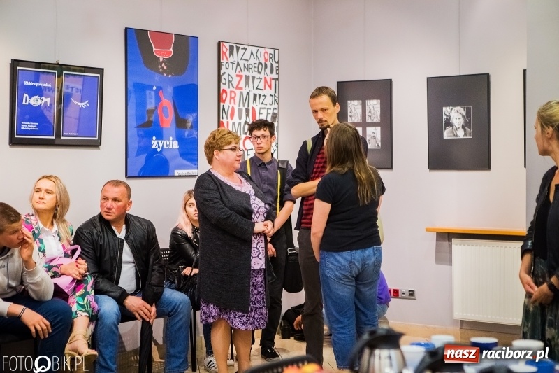 Zdjęcie w galerii na portalu naszraciborz.pl: Uczennice Liceum Plastycznego pokazały swoje prace w Galerii OBOK wiadomości z regionu