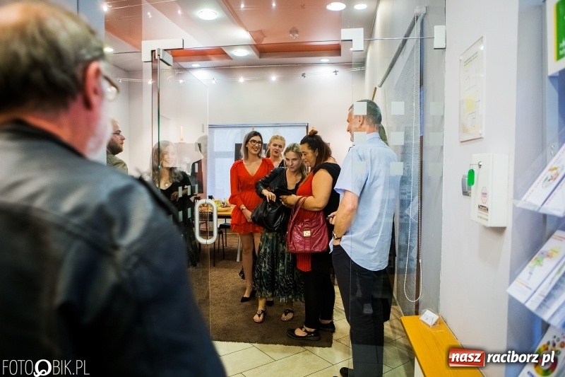 Zdjęcie w galerii na portalu naszraciborz.pl: Uczennice Liceum Plastycznego pokazały swoje prace w Galerii OBOK wiadomości z regionu