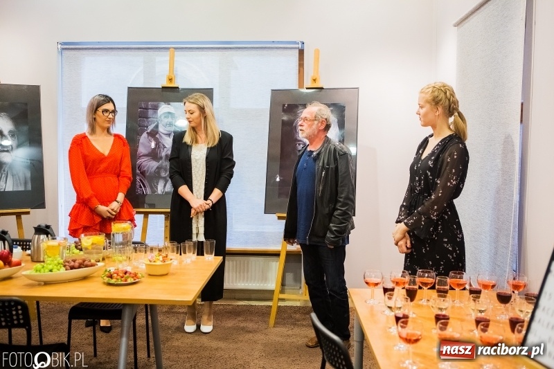 Zdjęcie w galerii na portalu naszraciborz.pl: Uczennice Liceum Plastycznego pokazały swoje prace w Galerii OBOK wiadomości z regionu