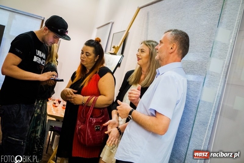 Zdjęcie w galerii na portalu naszraciborz.pl: Uczennice Liceum Plastycznego pokazały swoje prace w Galerii OBOK wiadomości z regionu