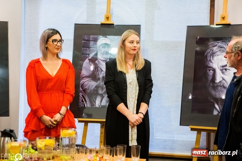 Zdjęcie w galerii na portalu naszraciborz.pl: Uczennice Liceum Plastycznego pokazały swoje prace w Galerii OBOK wiadomości z regionu