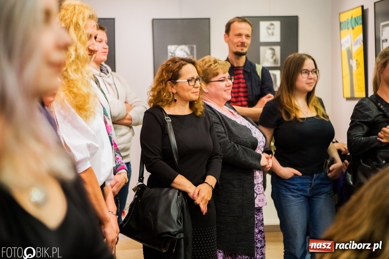 Zdjęcie w galerii na portalu naszraciborz.pl: Uczennice Liceum Plastycznego pokazały swoje prace w Galerii OBOK wiadomości z regionu