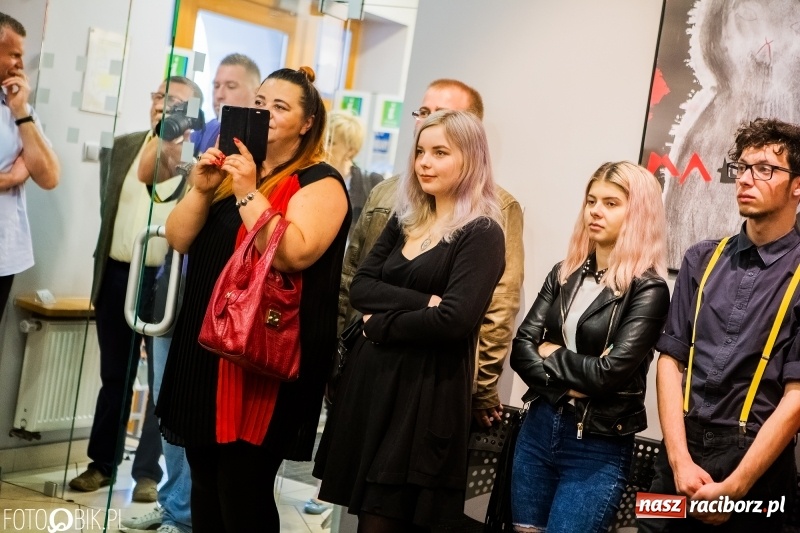 Zdjęcie w galerii na portalu naszraciborz.pl: Uczennice Liceum Plastycznego pokazały swoje prace w Galerii OBOK wiadomości z regionu