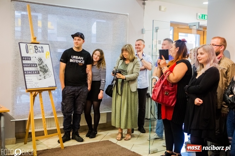 Zdjęcie w galerii na portalu naszraciborz.pl: Uczennice Liceum Plastycznego pokazały swoje prace w Galerii OBOK wiadomości z regionu