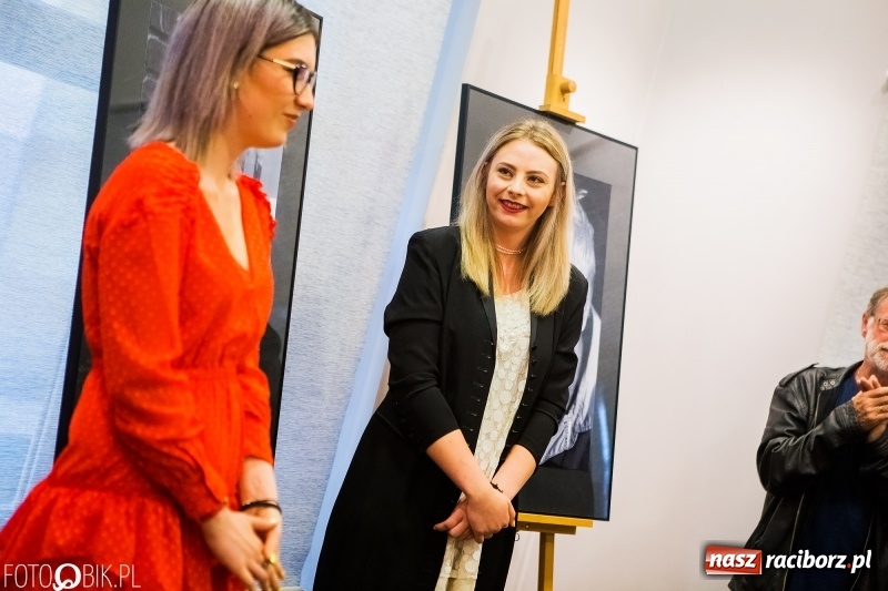 Zdjęcie w galerii na portalu naszraciborz.pl: Uczennice Liceum Plastycznego pokazały swoje prace w Galerii OBOK wiadomości z regionu