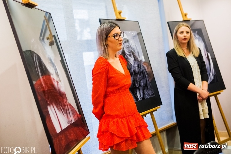 Zdjęcie w galerii na portalu naszraciborz.pl: Uczennice Liceum Plastycznego pokazały swoje prace w Galerii OBOK wiadomości z regionu
