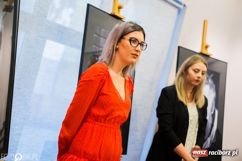 Zdjęcie w galerii na portalu naszraciborz.pl: Uczennice Liceum Plastycznego pokazały swoje prace w Galerii OBOK wiadomości z regionu