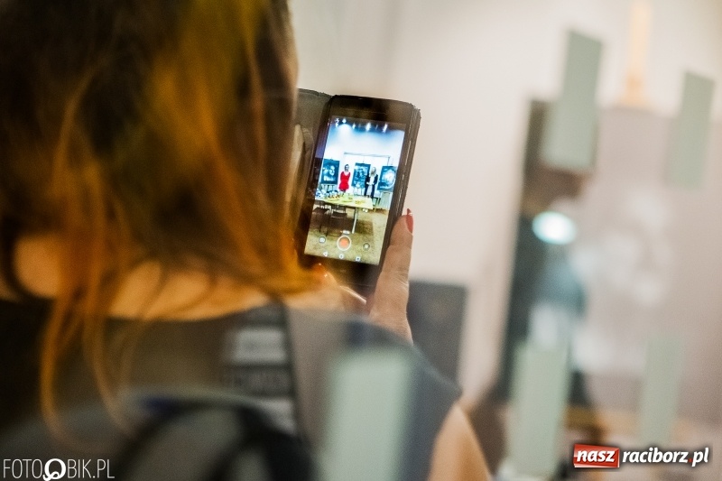 Zdjęcie w galerii na portalu naszraciborz.pl: Uczennice Liceum Plastycznego pokazały swoje prace w Galerii OBOK wiadomości z regionu