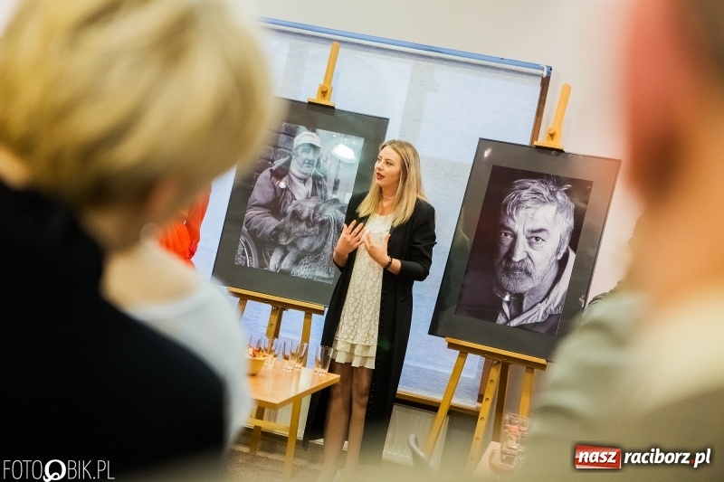 Zdjęcie w galerii na portalu naszraciborz.pl: Uczennice Liceum Plastycznego pokazały swoje prace w Galerii OBOK wiadomości z regionu