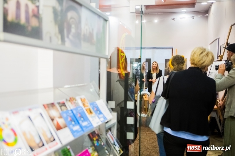 Zdjęcie w galerii na portalu naszraciborz.pl: Uczennice Liceum Plastycznego pokazały swoje prace w Galerii OBOK wiadomości z regionu