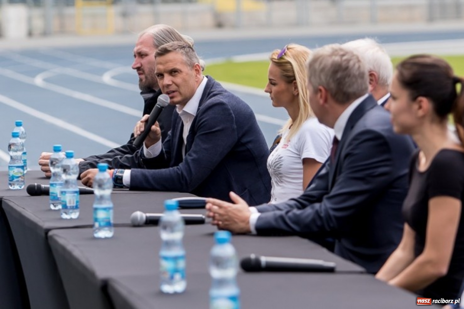 Zdjęcie w galerii na portalu naszraciborz.pl: Justyna Święty-Ersetic wspiera promocję Stadionu Śląskiego wiadomości z regionu