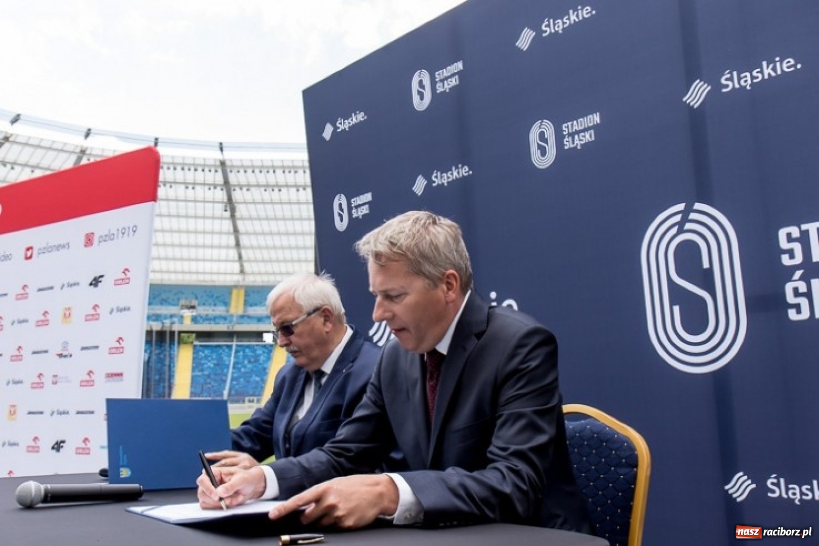 Zdjęcie w galerii na portalu naszraciborz.pl: Justyna Święty-Ersetic wspiera promocję Stadionu Śląskiego wiadomości z regionu