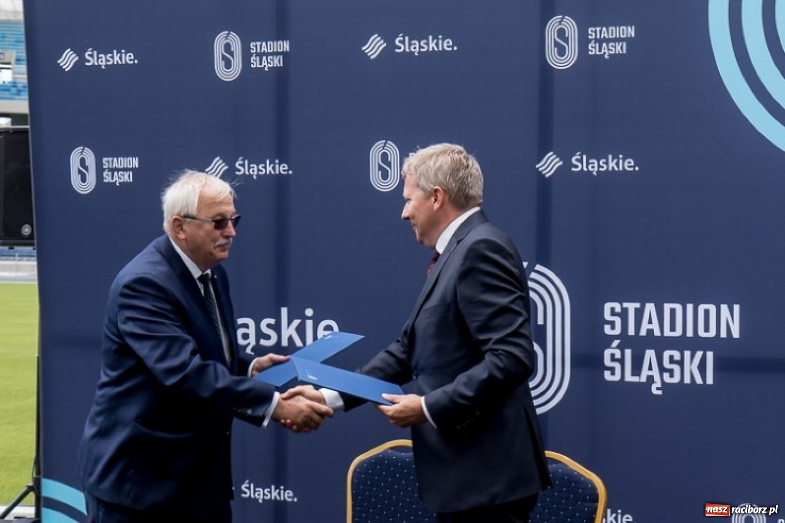 Zdjęcie w galerii na portalu naszraciborz.pl: Justyna Święty-Ersetic wspiera promocję Stadionu Śląskiego wiadomości z regionu