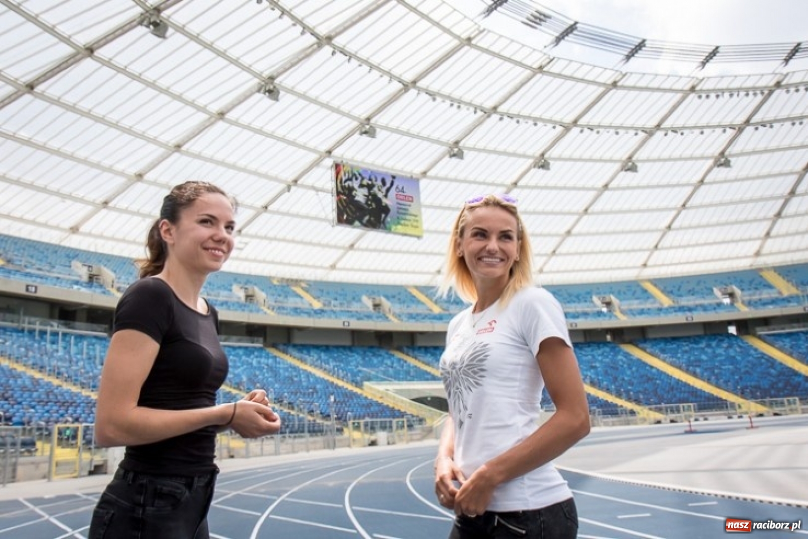 Zdjęcie w galerii na portalu naszraciborz.pl: Justyna Święty-Ersetic wspiera promocję Stadionu Śląskiego wiadomości z regionu